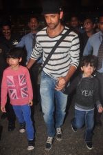 Hrithik Roshan returns from Maldives in Mumbai Airport on 23rd March 2015